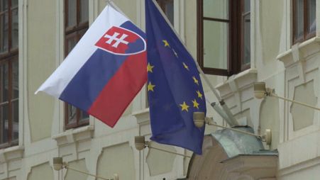 a kép illusztráció (Szlovákia és az Európai Unió zászlaja)
