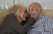 Les jeunes mariés, Harold Terens et Jeanne Swerlin, ont près de deux cents ans à tous les deux.