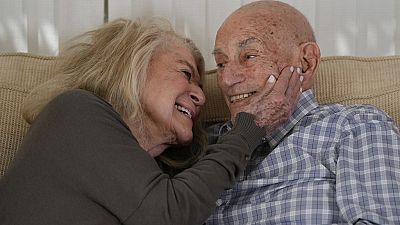 FILE - World War II veteran Harold Terens, 100, right, and Jeanne Swerlin, 96, snuggle during an interview, Thursday, Feb. 29, 2024, in Boca Raton, Florida, USA