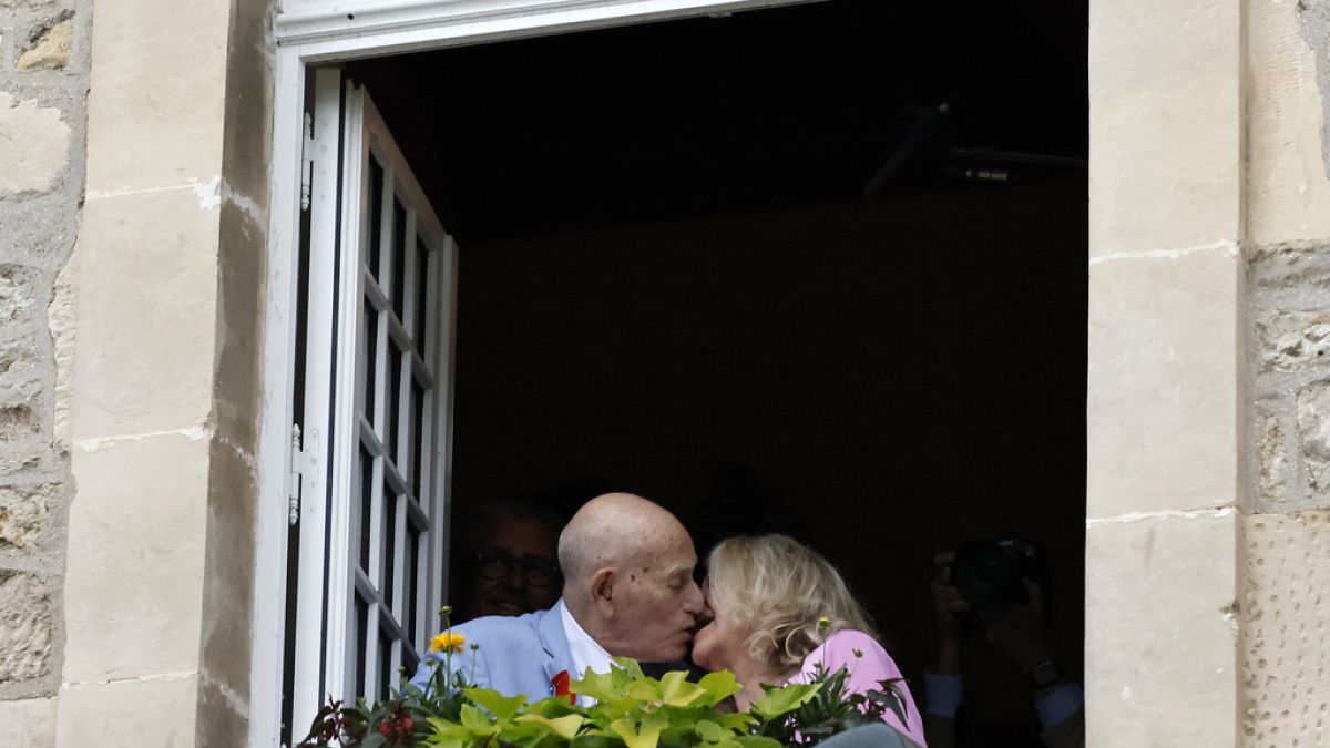 Το ζευγάρι συνολικής ηλικίας 196 ετών στο δημαρχείο του Καρεντάν