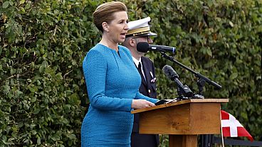 Primera ministra danesa dando un mitin