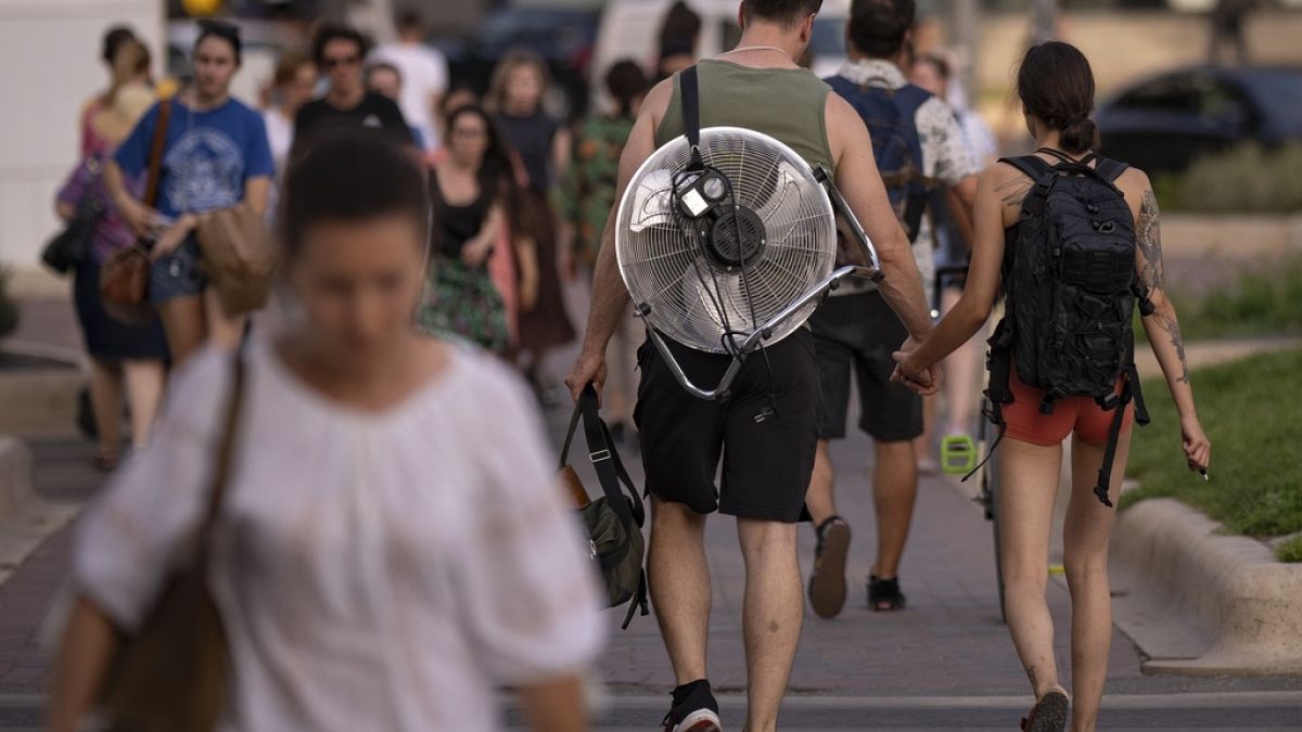 Southern Romania endures the first heatwave of the summer thumbnail