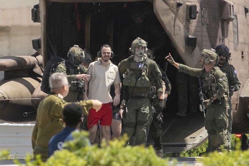 بازگشت گروگان آزادشده به اسرائیل