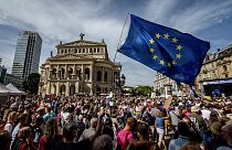 Демонстрация против ультраправых на площади перед Старой оперой во Франкфурте, 8 июня 2024.