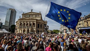 Am Samstag, den 8. Juni 2024 versammelten sich viele Menschen in Frankfurt am Main zu einer Kundgebung für Europa und gegen Rechtspopulismus.