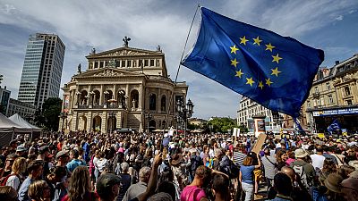 Демонстрация против ультраправых на площади перед Старой оперой во Франкфурте, 8 июня 2024.