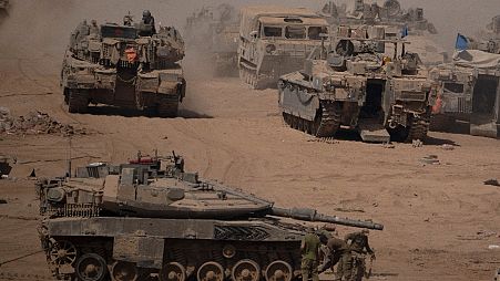دبابات إسرائيلية متمركزة في قطاع غزة