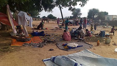 النازحون بسبب الهجمات العنيفة يعيشون في خيام نصبت في قرية ماستري في غرب دارفور بالسودان