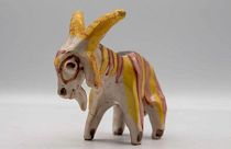 Porque é que esta cabra de cerâmica foi vendida por 13 000 euros? (Pista: é da realeza) 