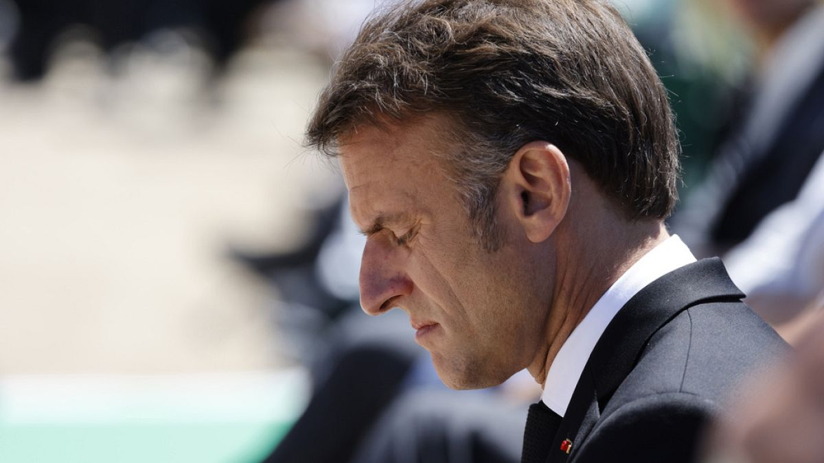 Der französische Präsident Emmanuel Macron nimmt am Montag, den 10. Juni 2024, an einer Wahlveranstaltung in Oradour-sur-Glane im Südwesten Frankreichs teil.