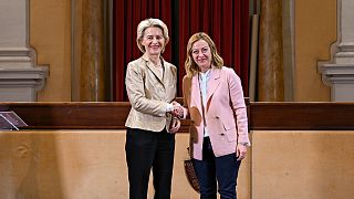 Durante la campagna elettorale, Ursula von der Leyen ha corteggiato pubblicamente Giorgia Meloni.