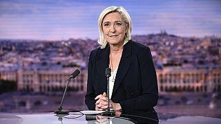 Marine Le Pen, do partido de extrema-direita Rassemblement National (RN), em entrevista ao canal de televisão francês TF1