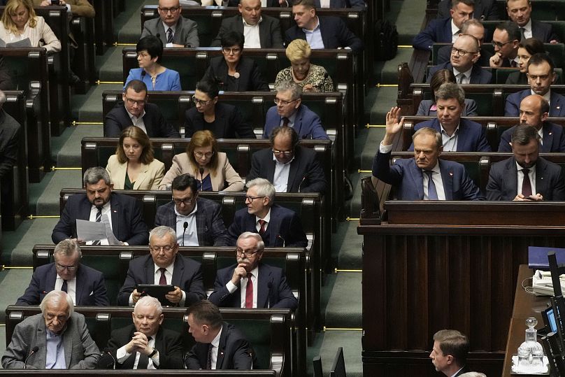 Les membres du Parlement polonais votent sur une proposition visant à libéraliser la stricte loi polonaise sur l'avortement, à Varsovie, Pologne, le vendredi 12 avril 2024. 