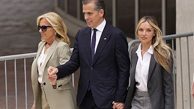 Hunter Biden édesanyjával, Jill Bidennel és feleségével, Melissával 