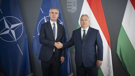 Stoltenberg com Orban