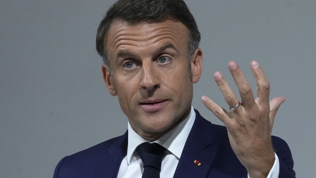 Emmanuel Macron quer fazer frente à extrema-direita