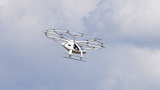 التاكسي الجوي VoloCity، عبارة عن طائرة إقلاع وهبوط عمودية كهربائية متعددة المروحيات