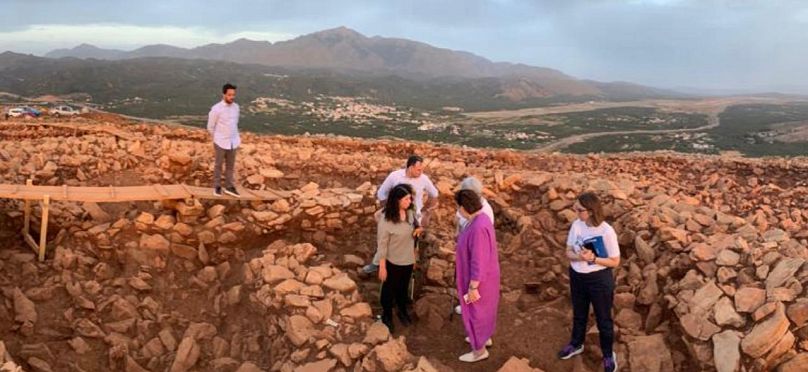Η Υπουργός Πολιτισμού Λίνα Μενδώνη κατά την αυτοψία στο Καστέλι