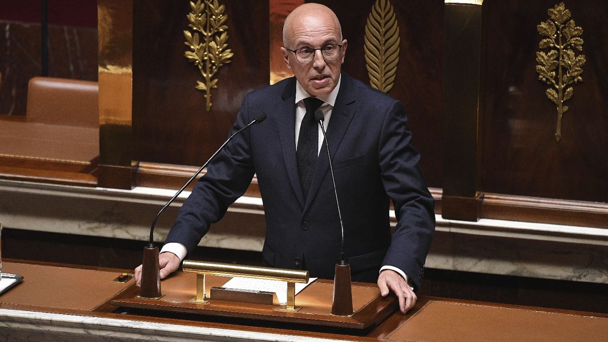 Il leader della destra francese Les Republicains (LR) Eric Ciotti all'Assemblea nazionale di Parigi, martedì 28 aprile 2020.