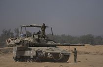 جنود على الحدود مع غزة