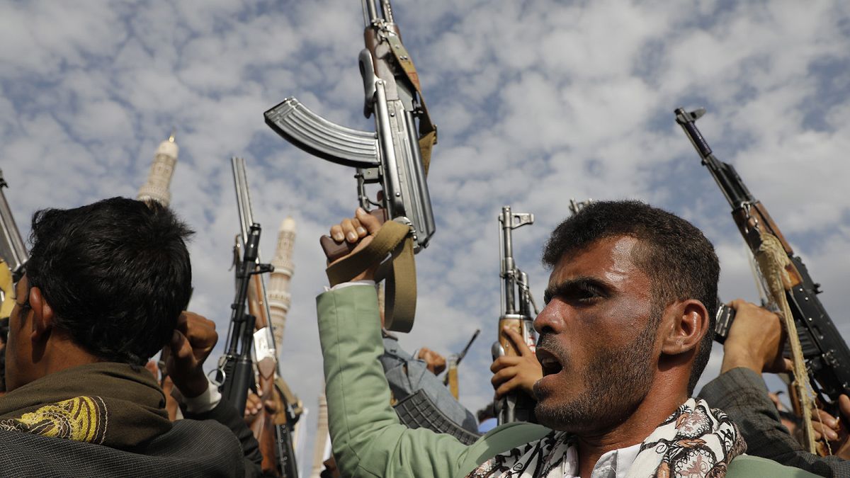 Йеменските бунтовници хути атакуват с лодка бомба срещу гръцки кораб в Червено море