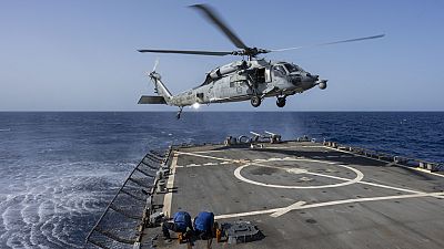 Ελικόπτερο επιστρέφει σε αμερικανικό αεροπλανοφόρο που επιχειρεί στην Ερυθρά Θάλασσα