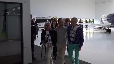 Louis Arnaud con la sua famiglia al suo arrivo in aeroporto a Parigi, 13 giugno 2024 