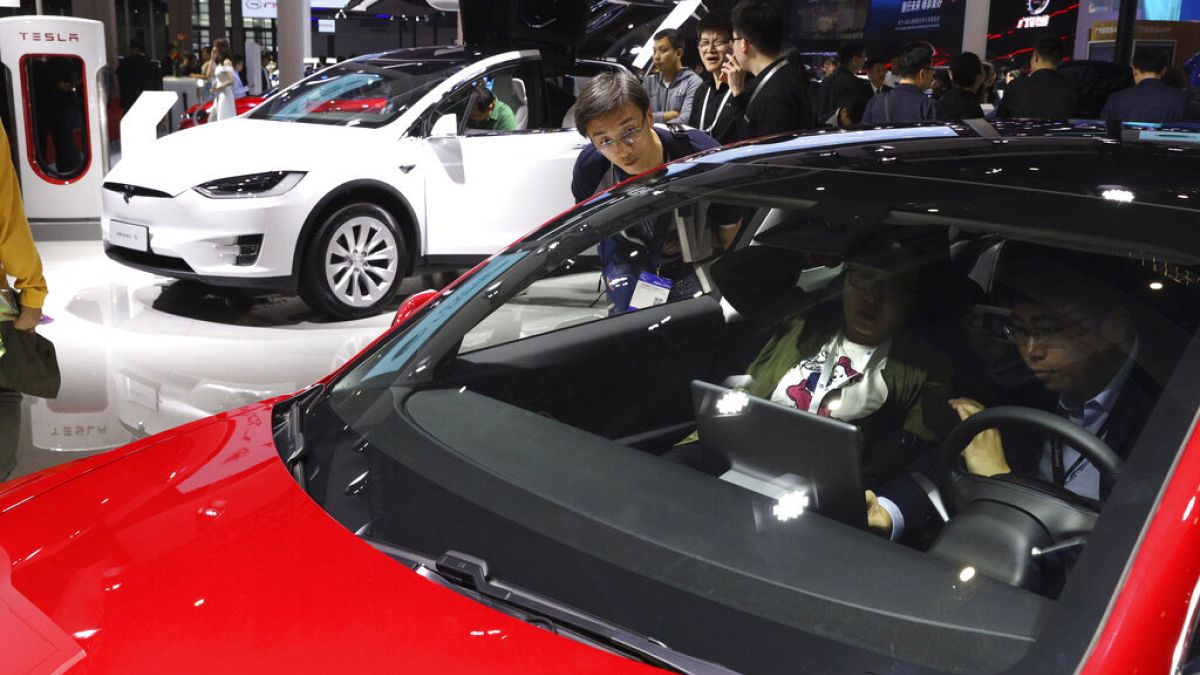 La Cina è all'avanguardia mondiale nella produzione di batterie e veicoli elettrici