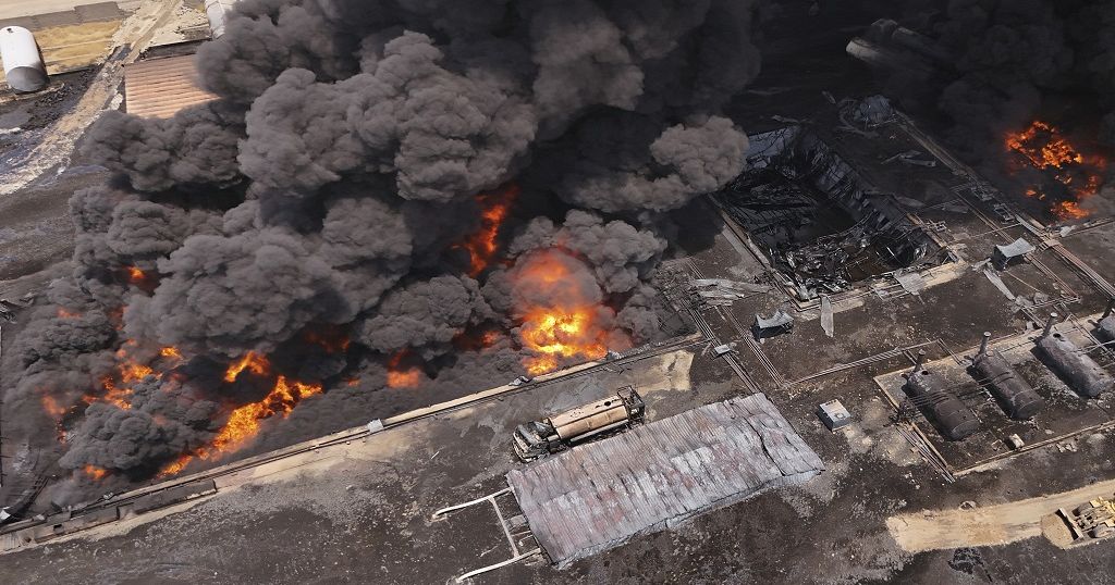 Firefighters battle massive fire at northern Iraq oil refinery