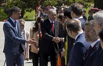 Pedro Sánchez junto a Recep Tayyip Erdogan durante la visita de este a Madrid, España.