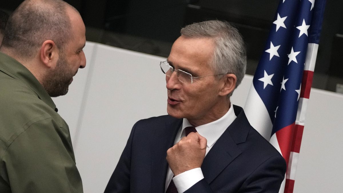 Die NATO-Verteidigungsminister haben sich auf einen Plan geeinigt, der der Ukraine langfristige Sicherheitshilfe und militärische Ausbildung bieten soll.