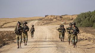 İsrail askerleri İsrail'in güneyinde Gazze Şeridi sınırı yakınlarında görülüyor, 13 Haziran 2024
