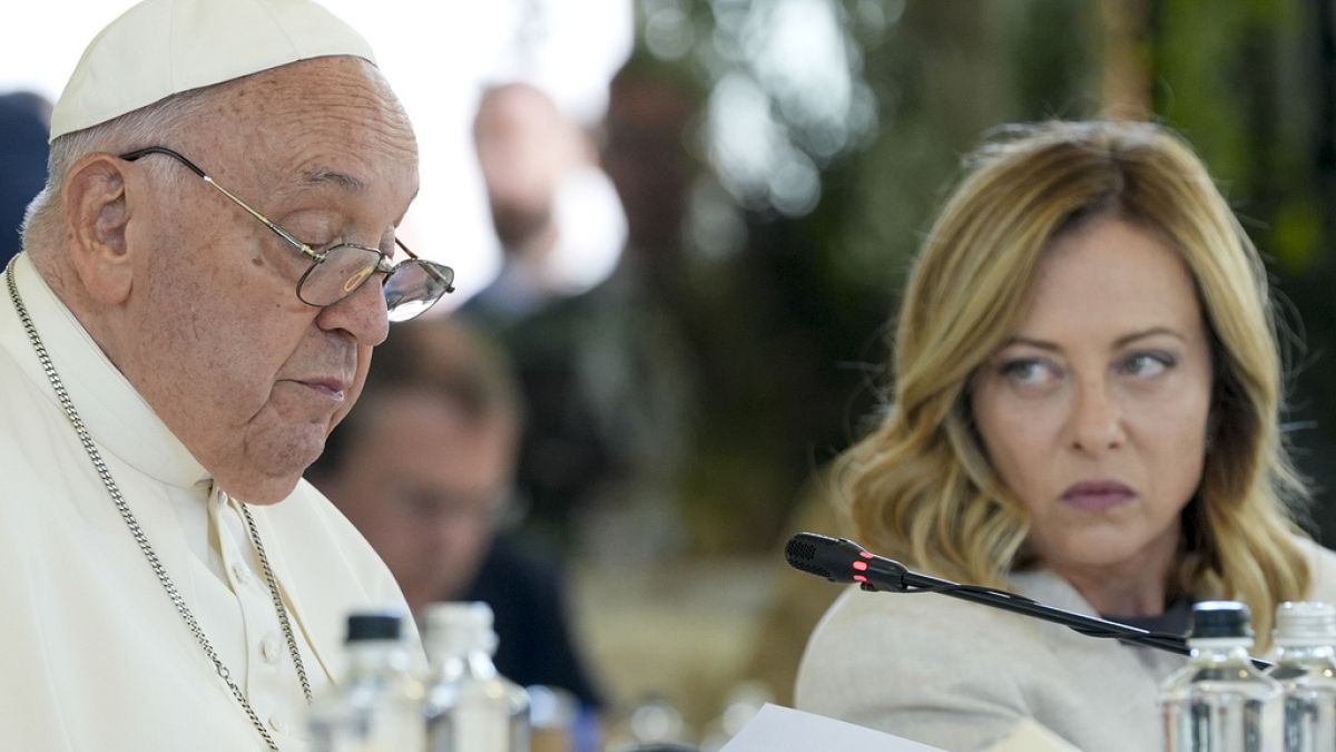 Papa Francesco e Giorgia Meloni alla sessione sull'intelligenza artificiale del G7 di Borgo Egnazia