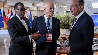 G7: Leaders hold session on investments in Africa 