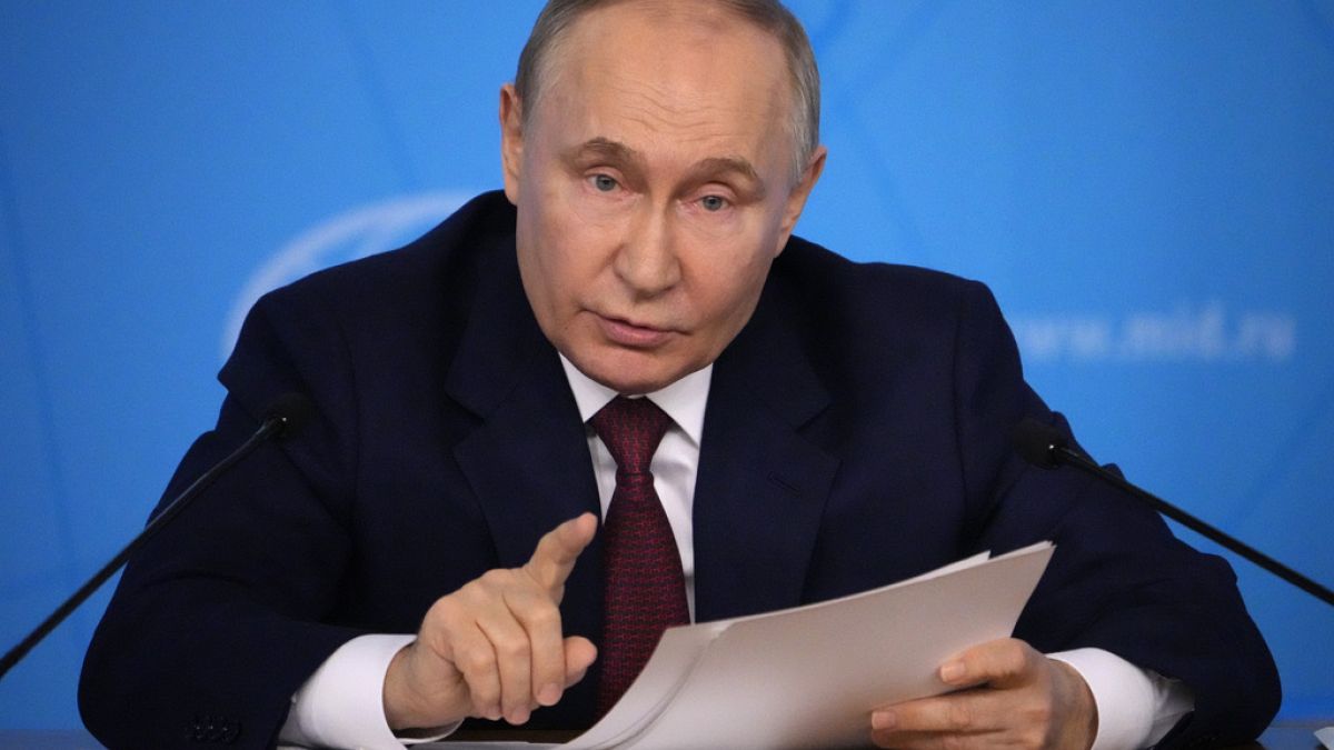 Vlagyimir Putyin felolvassa ,,béketervezetét"