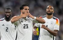 Emre Can celebra el quinto gol de Alemania frente a Escocia.