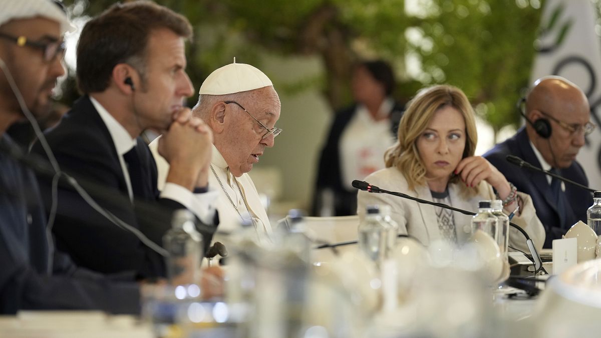 حضور البابا فرانسيس، في اجتماع مجموعة السبع  