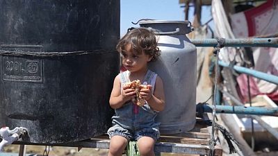 طفلة فلسطينية نازحة 