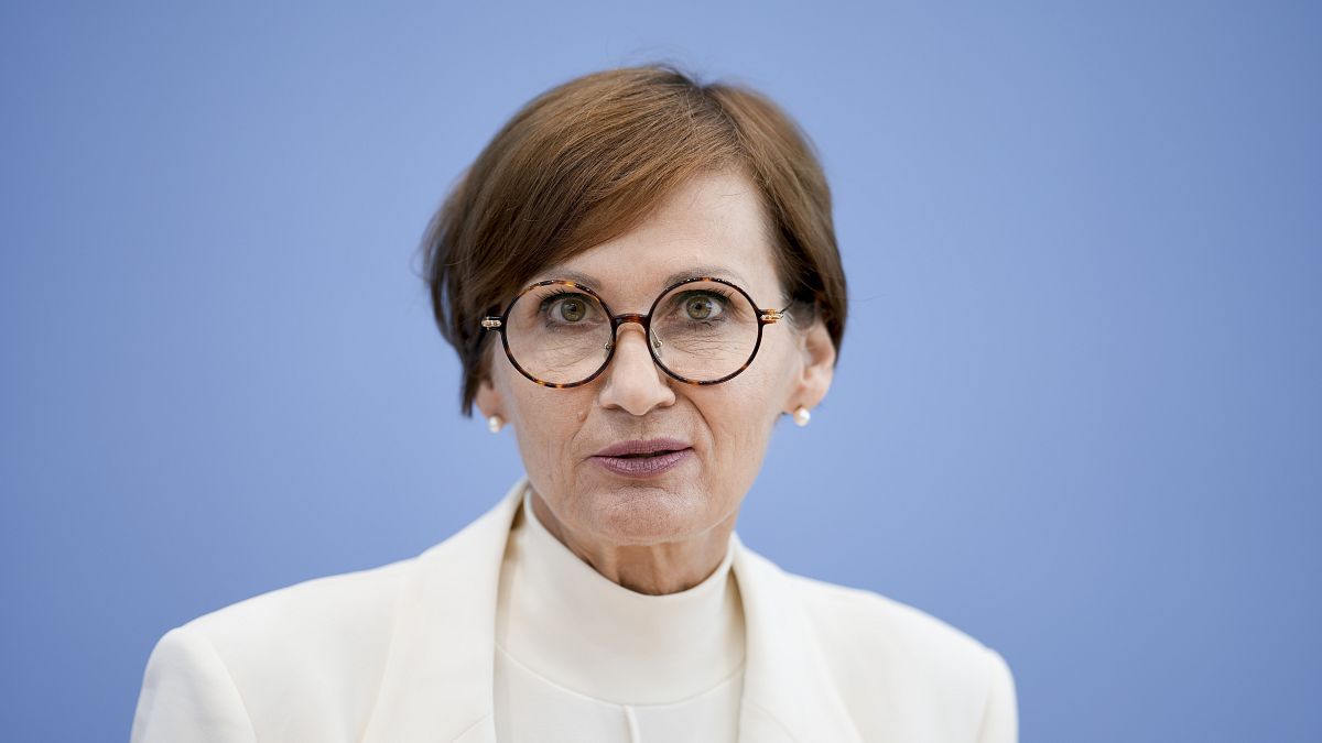 بيتينا شتارك فاتسينغر، وزيرة التعليم والبحث العلمي في برلين، ألمانيا