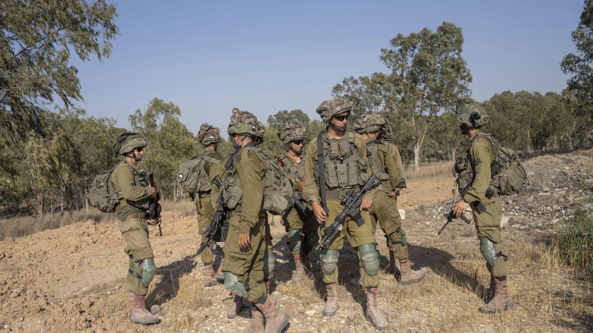 Izraeli katonák a gázai határnál, Izrael déli részén