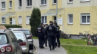 Rendőrök a tett helyszínénél, Wolmirstedtben