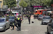 إطلاق النار على مهاجم هدد الشرطة في هامبورغ بفأس وعبوة حارقة قبل ساعات من انطلاق بطولة أمم أوروبا