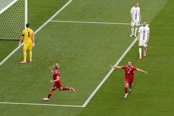 خوشحالی اریکسن پس از به ثمر رساندن گل برای تیم ملی دانمارک