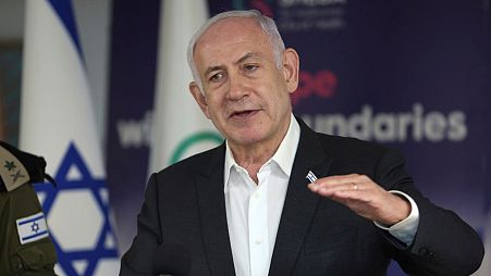 İsrail Başbakanı Benjamin Netanyahu Ramat Gan'daki Sheba Tel HaShomer Hastanesi'nde düzenlediği basın toplantısında konuşuyor, 8 Haziran 2024