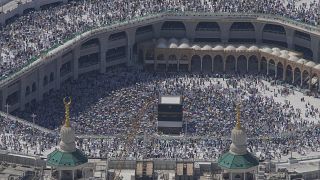 Muslim pilgrims resume symbolic stoning as they wrap up Hajj pilgrimage