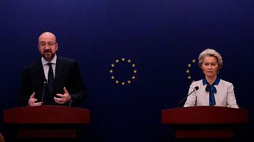 شارل میشل، رئیس شورای اروپایی (چپ) در کنار فن در لاین، رئیس کمیسیون اتحادیه اروپا 
