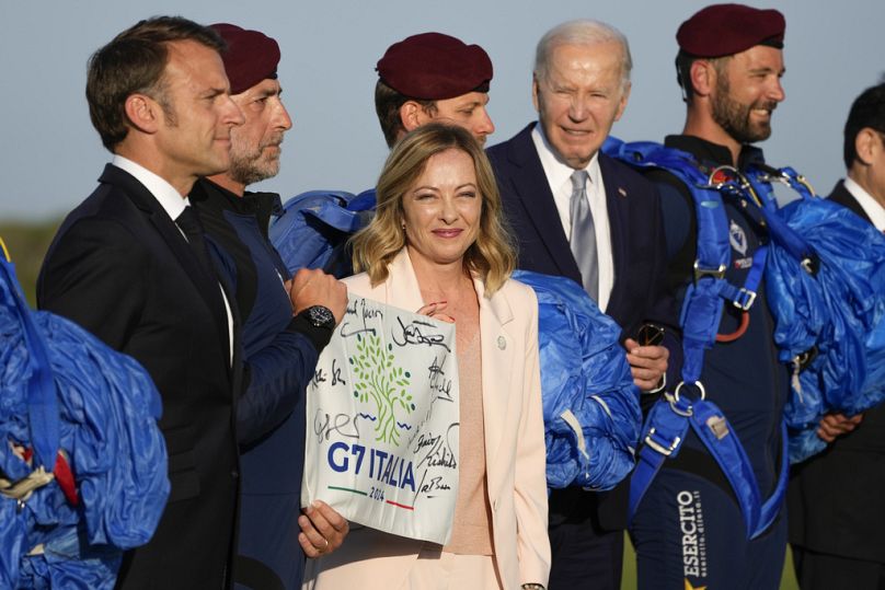 Emmanuel Macron junto a Giorgia Meloni y Joe Biden en el G7. 