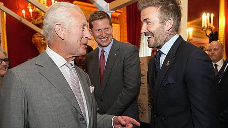 III. Károly és David Beckham a király jótékonysági alapítványának rendezvényén a Buckingham-palotában június 11-én 