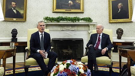 Il segretario generale della Nato Jens Stoltenberg con il presidente statunitense Joe Biden, in un incontro alla Casa Bianca, 17/06/2024
