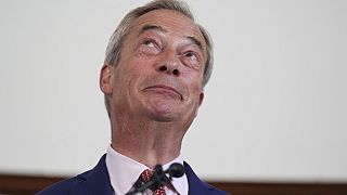 Nigel Farage egy sajtótájékoztatón 2024. júniusában Londonban